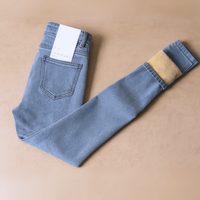 Isla | Calça Jeans Feminina com Elastano Peluciada  + Meia Térmica